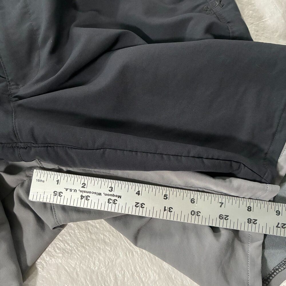 Lot of 2 Under Armour Loose HeatGear Golf shorts Black Gray 9" Inseam - Picture 7 of 7